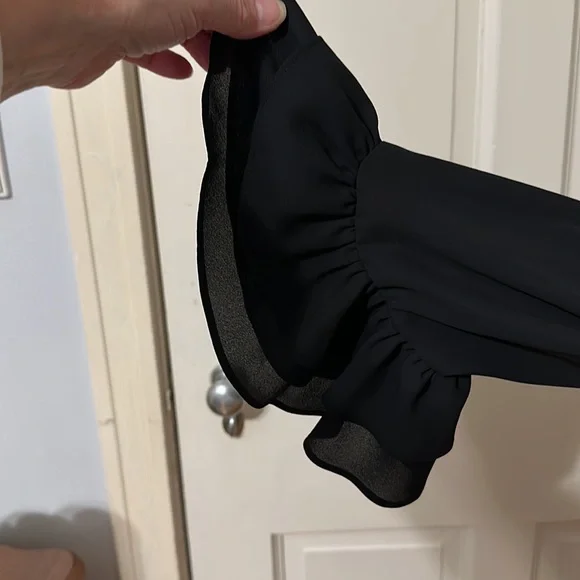 Elle Blouse - Picture 2 of 8